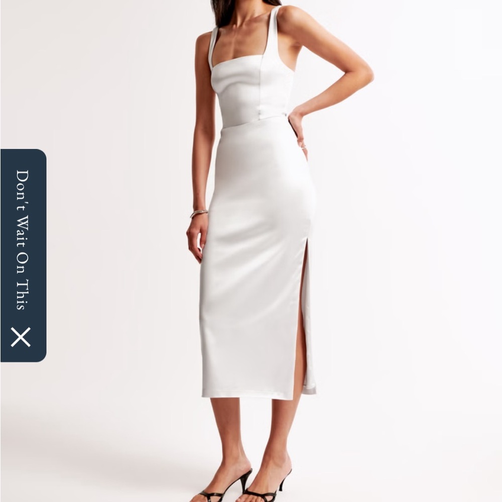 Elegant White Sleeveless Dress